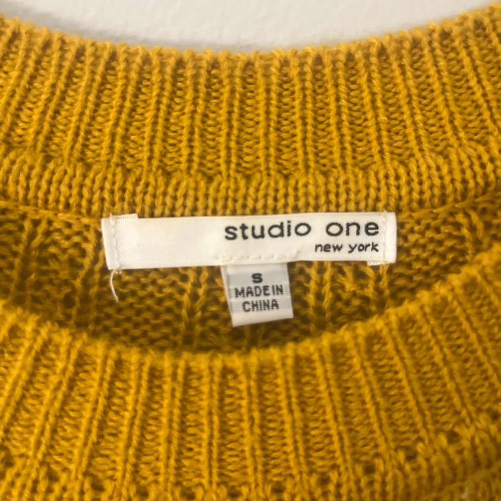 Size small Studio One New York yellow dress